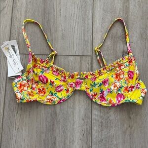 ‘MISS BAHAMAS’ RUFFLED UNDERWIRE TOP